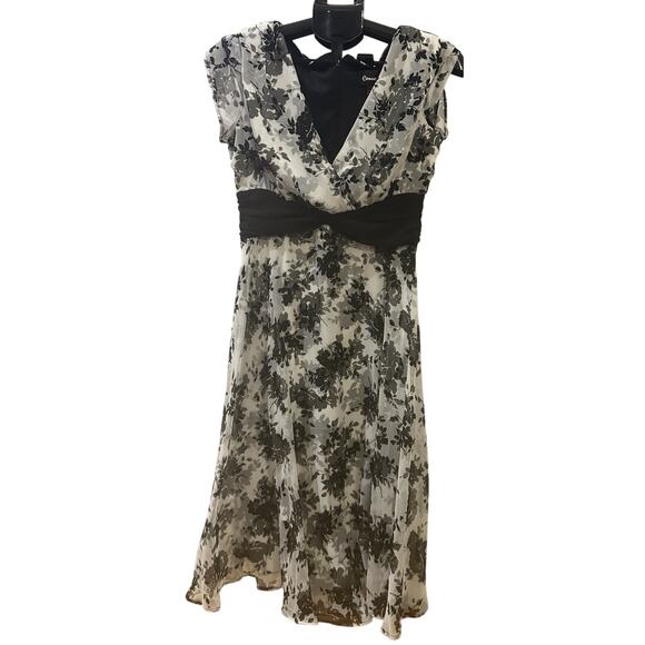 Connected Dresses & Skirts - NWT Connected White and Black Floral Short Sleeve Dress size 6